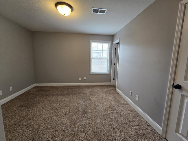 Building Photo - 1771-D SPRING WATER DR, CLARKSVILLE, TN 37040