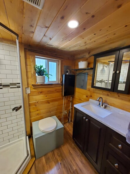 Building Photo - 1716 11th Ave SE