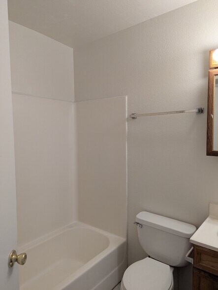 Building Photo - 343 N 93rd St