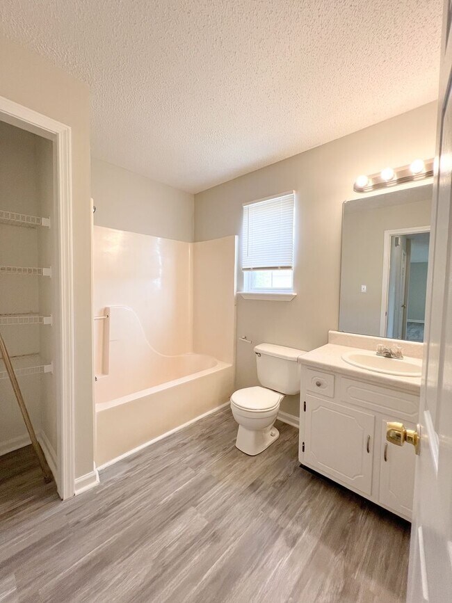 Building Photo - 531 Gainey Dr