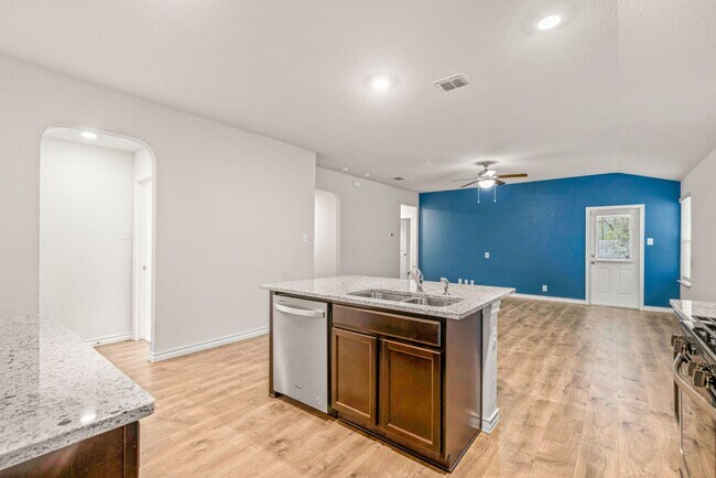 Building Photo - RED BIRD RANCH 3 BED 2 BATH  SINGLE STORY ...