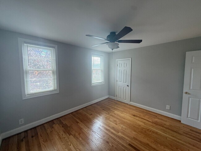 Building Photo - End Unit 3BR Townhome in Dundalk | Fresh Paint, Refinished Hardwood Floors, Fenced Yard, Off-Stre...