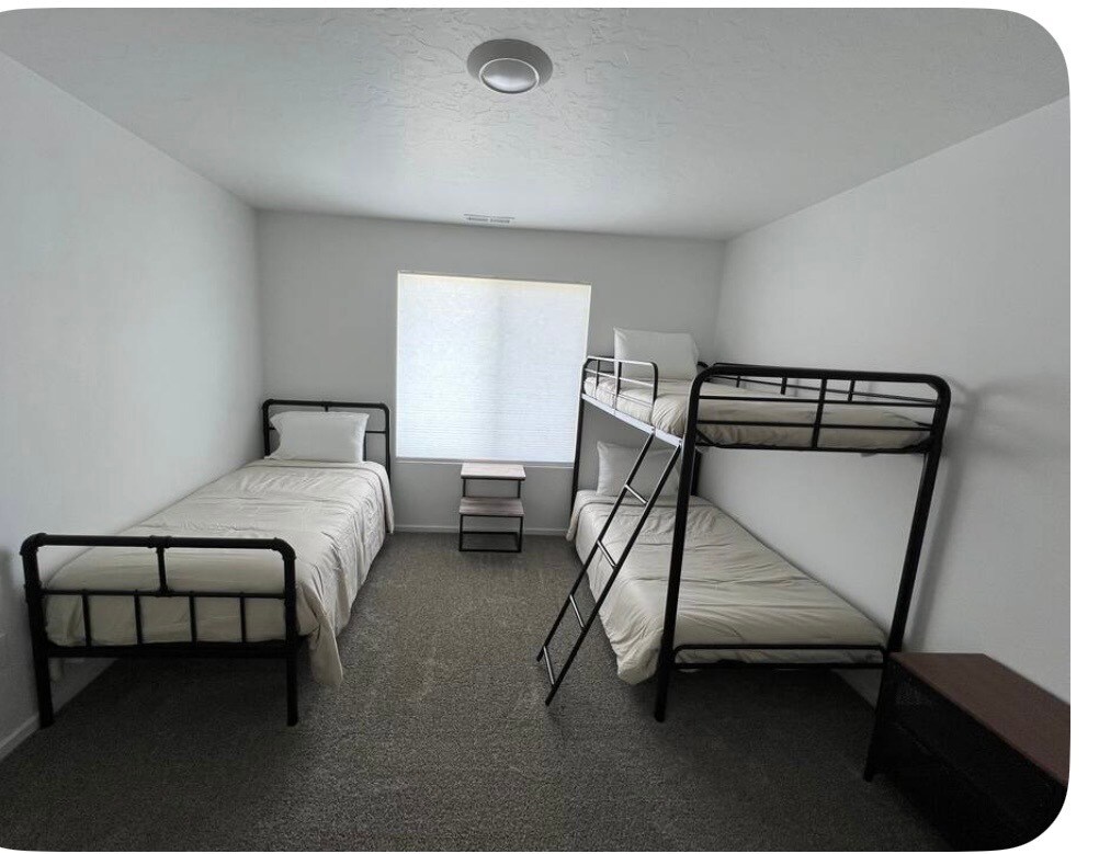 2nd bedroom - 986 E Manifest Ln