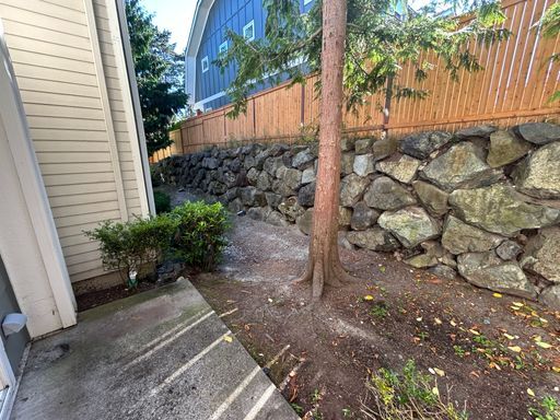 Building Photo - Gorgeous 2 bedroom 2 bath townhome available now!