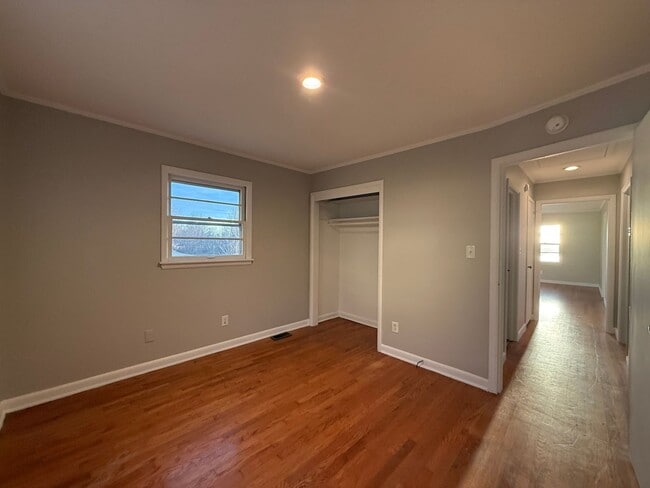 Building Photo - 3 Bedroom 1 Bathroom Home located in Greeneville, TN