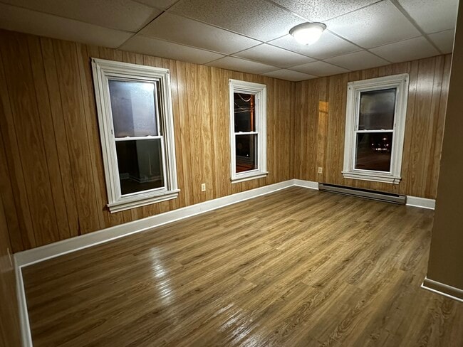 Building Photo - 408 S Queen St