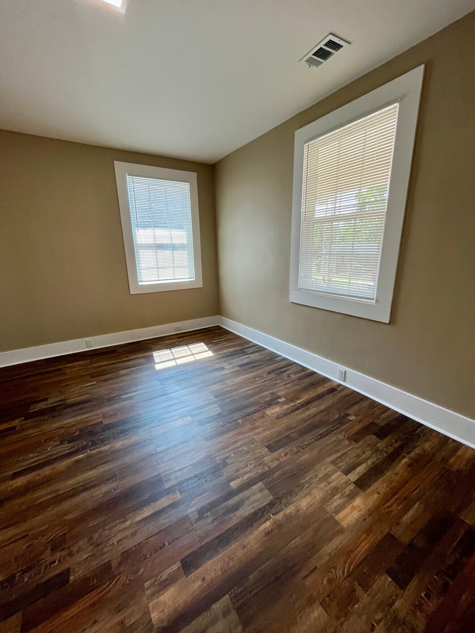 Building Photo - 3547 Brookdale Ave