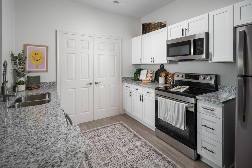 Model-Kitchen-01 - Boone Student Living - Highland Crossing