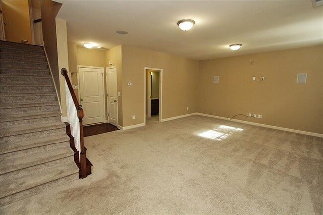 Building Photo - 7605 Lowery Oak Dr