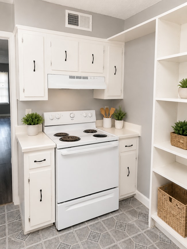 Building Photo - 2 Bedroom / 1.5 Bath Apartment at Raleigh Pines Apartments
