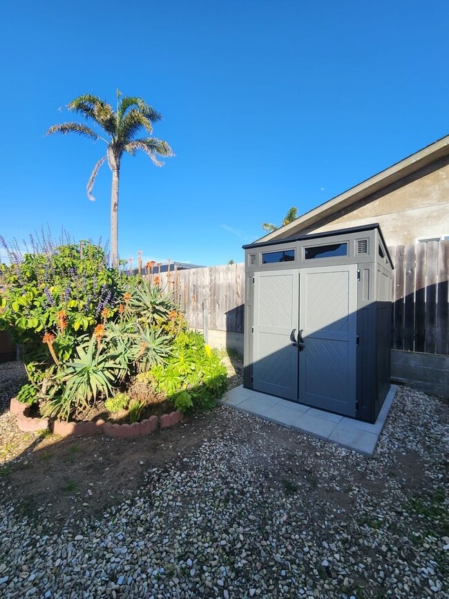 Building Photo - 2 Bed, 1 Bath in Oceano- Water and Trash Included!