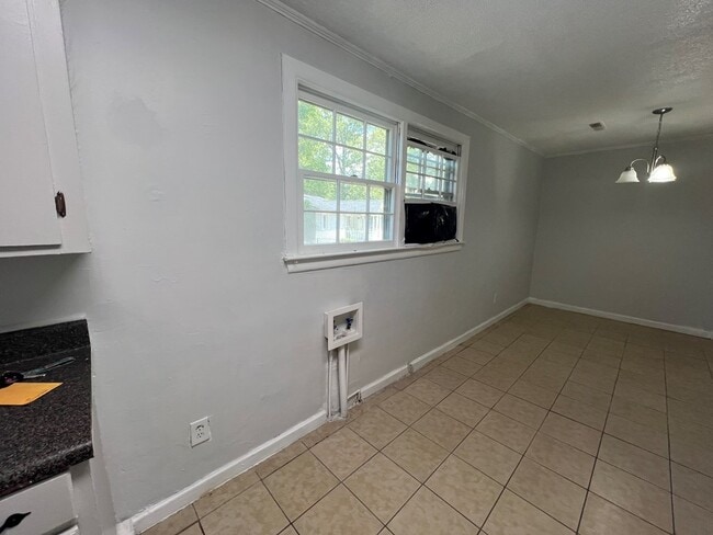 Building Photo - 1900 River Birch Dr