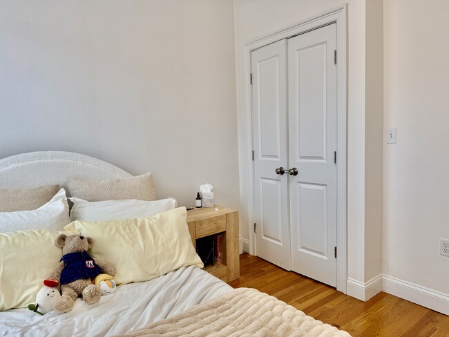 Building Photo - 90 W Cedar St