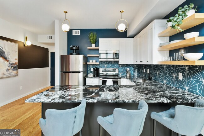 Building Photo - 208 12th St NE