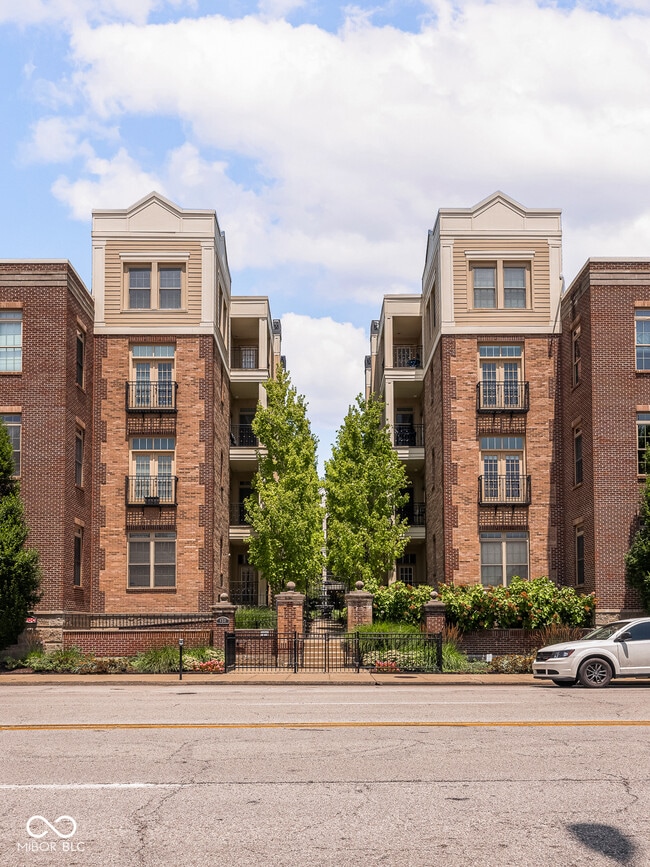 Building Photo - 450 E Ohio St