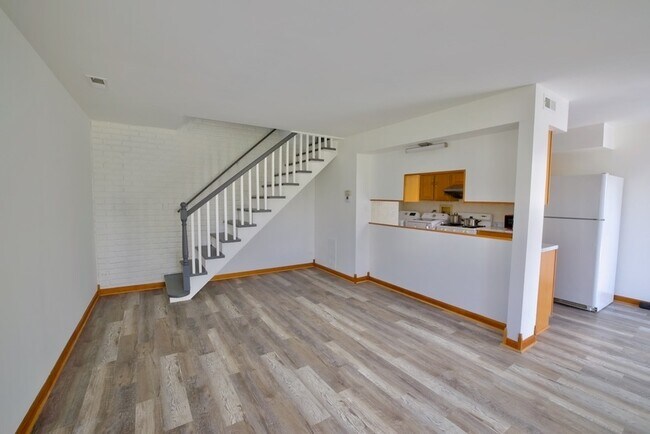 Building Photo - 1483 Cornell Ct