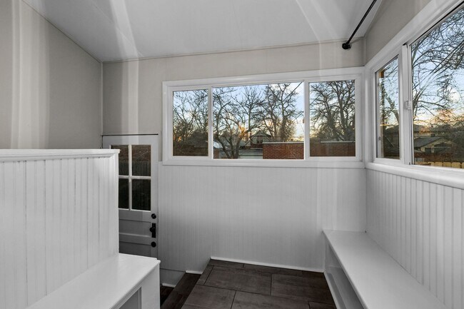 Building Photo - 573 S Pearl St