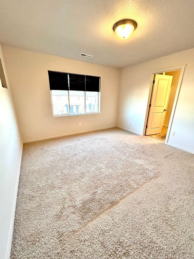 Building Photo - 11727 NE 22nd Way