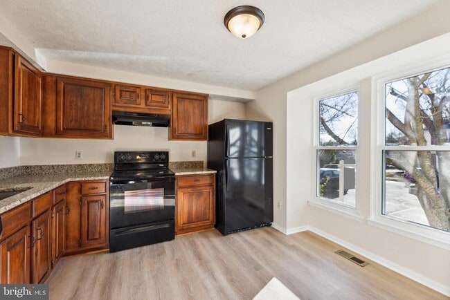 Building Photo - 15023 Oak Crest Ct