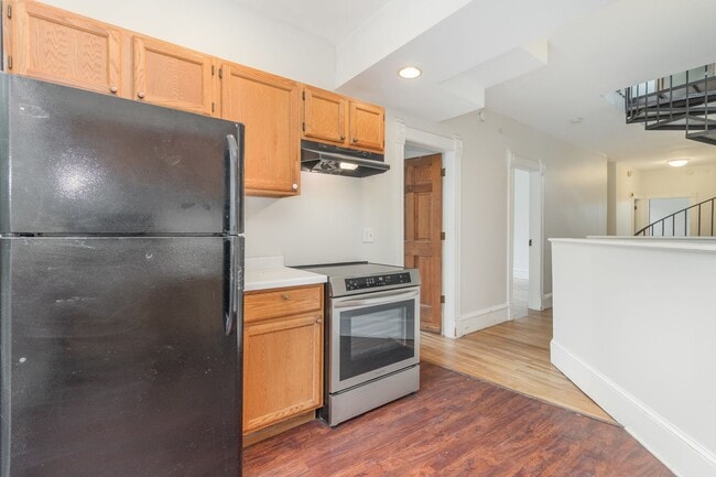 Building Photo - Spacious 5 Bed | 2 Bath Home in the Heart ...