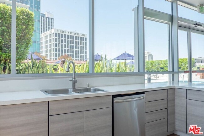 Building Photo - 3785 Wilshire Blvd