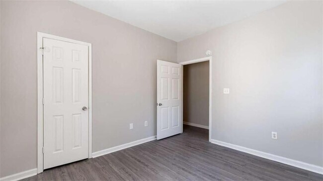 Building Photo - 848 Ridge Ave NW