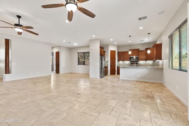 Building Photo - 5559 E El Sendero Dr