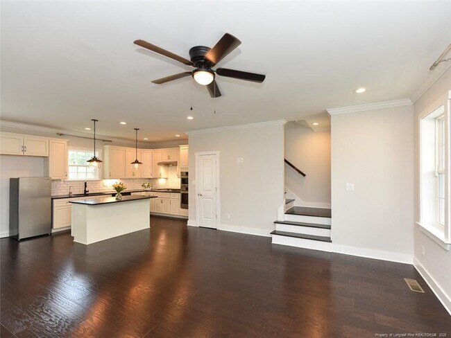 Building Photo - 723 Lindley Dr