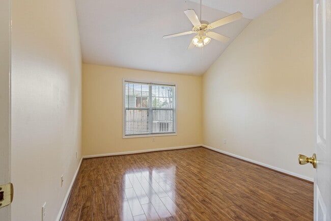 Building Photo - 422 Northrop Pl