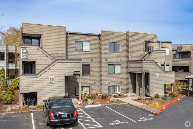 Primary Photo - Willamette Shores Condominiums