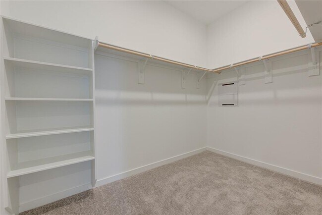 Building Photo - 400 Robin Ct