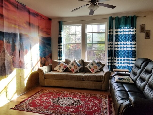 Building Photo - 882 Bullion Ln