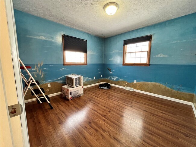 Building Photo - 28 Willow Dr