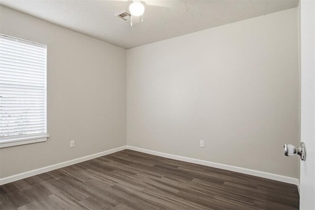 Building Photo - 11317 N Florida Ave