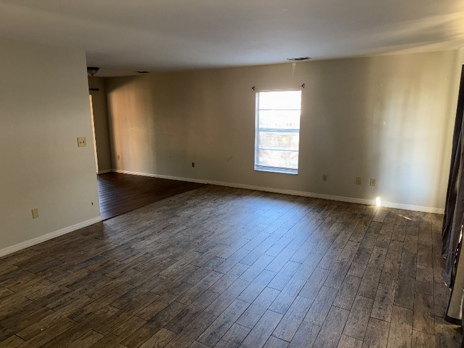 Building Photo - 68 Hardee St