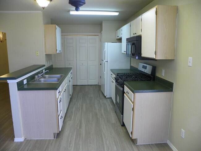 Building Photo - Welcome to this charming Centex home locat...