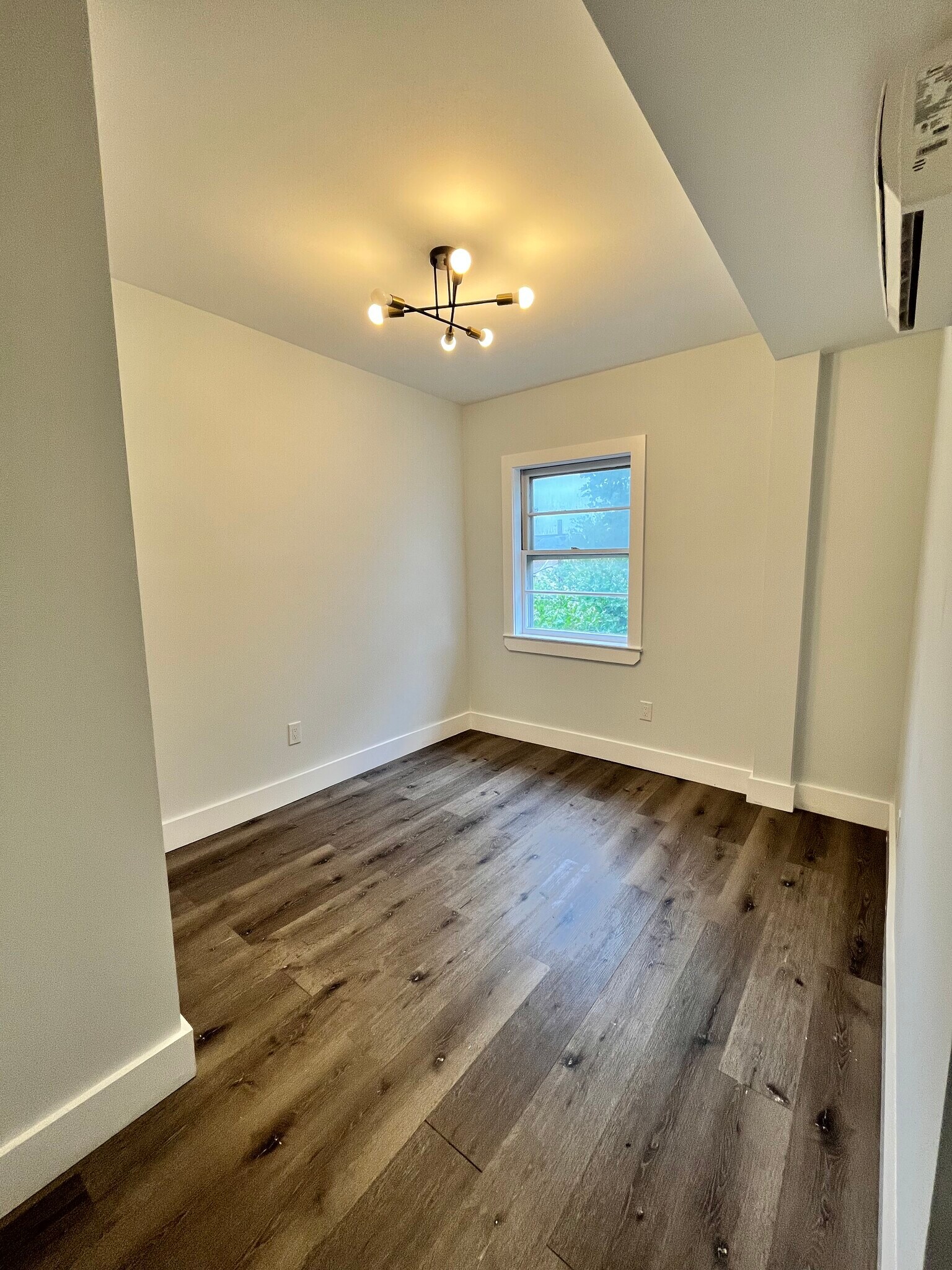 Unit 2 - 28 E 47th St