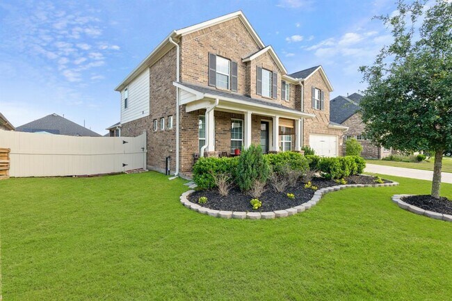 Building Photo - 515 Round Lake Dr