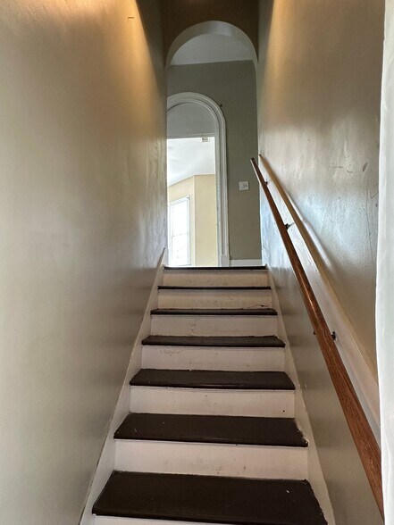 Building Photo - 203 W 35th St