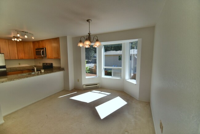 Building Photo - 3bd/1.5ba Edmonds Home