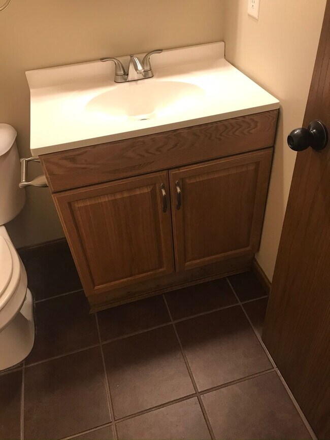 Building Photo - 4 Bedroom, 3 Bathroom House with Attached Double Car Garage