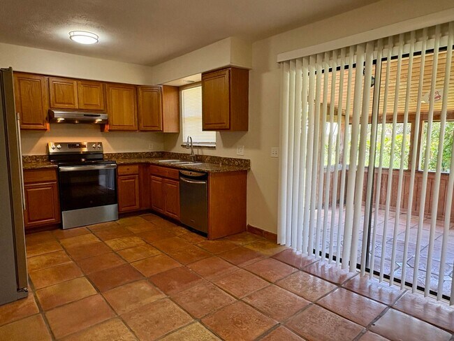 Building Photo - 3/2 Jensen Beach Home with fenced yard and no HOA