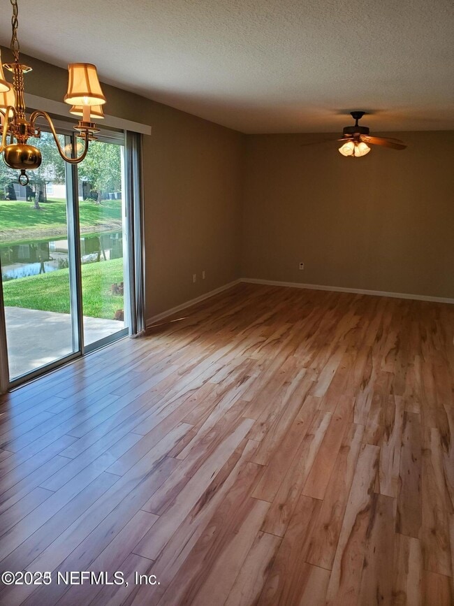 Building Photo - 1625 Vineland Cir