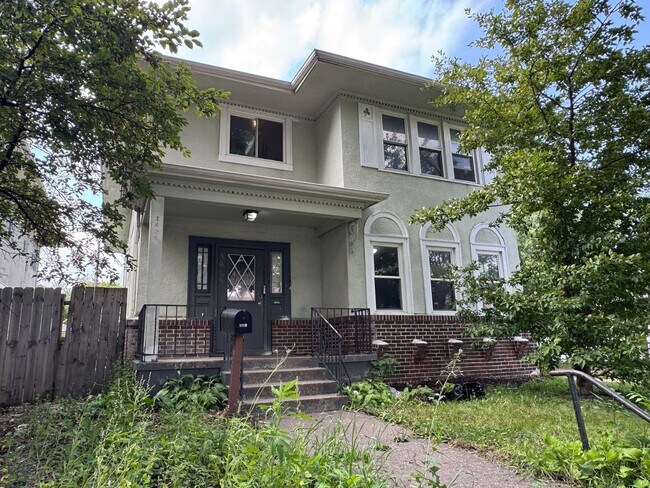 Building Photo - 1429 Knox Ave N