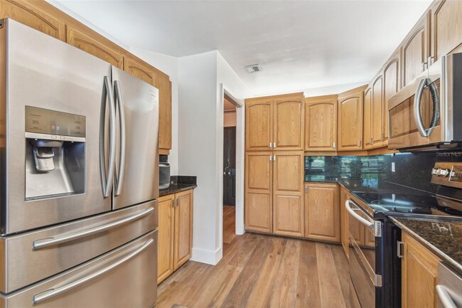 Building Photo - 762 S Village Cir