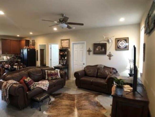 Building Photo - 1300 Hausman Dr