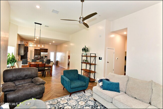 Building Photo - 2225 Tierra Delmonte Dr
