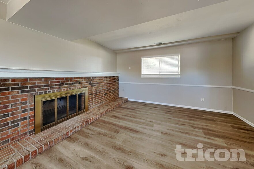 Building Photo - 4587 N Granby Wy