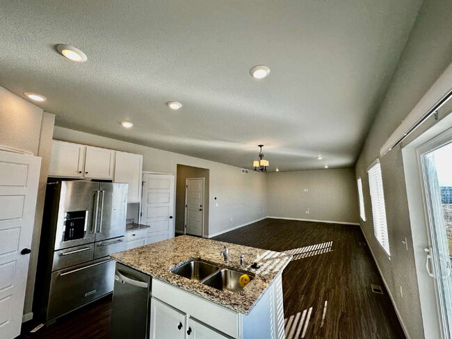 Building Photo - "Experience Spacious Living in Elizabeth!"