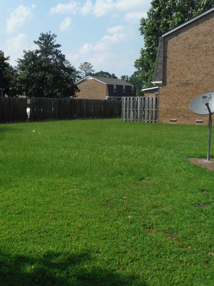 Building Photo - 104 Cedar Ct